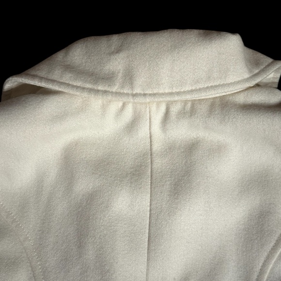 Guess Coat. Size Medium. - Picture 8 of 9